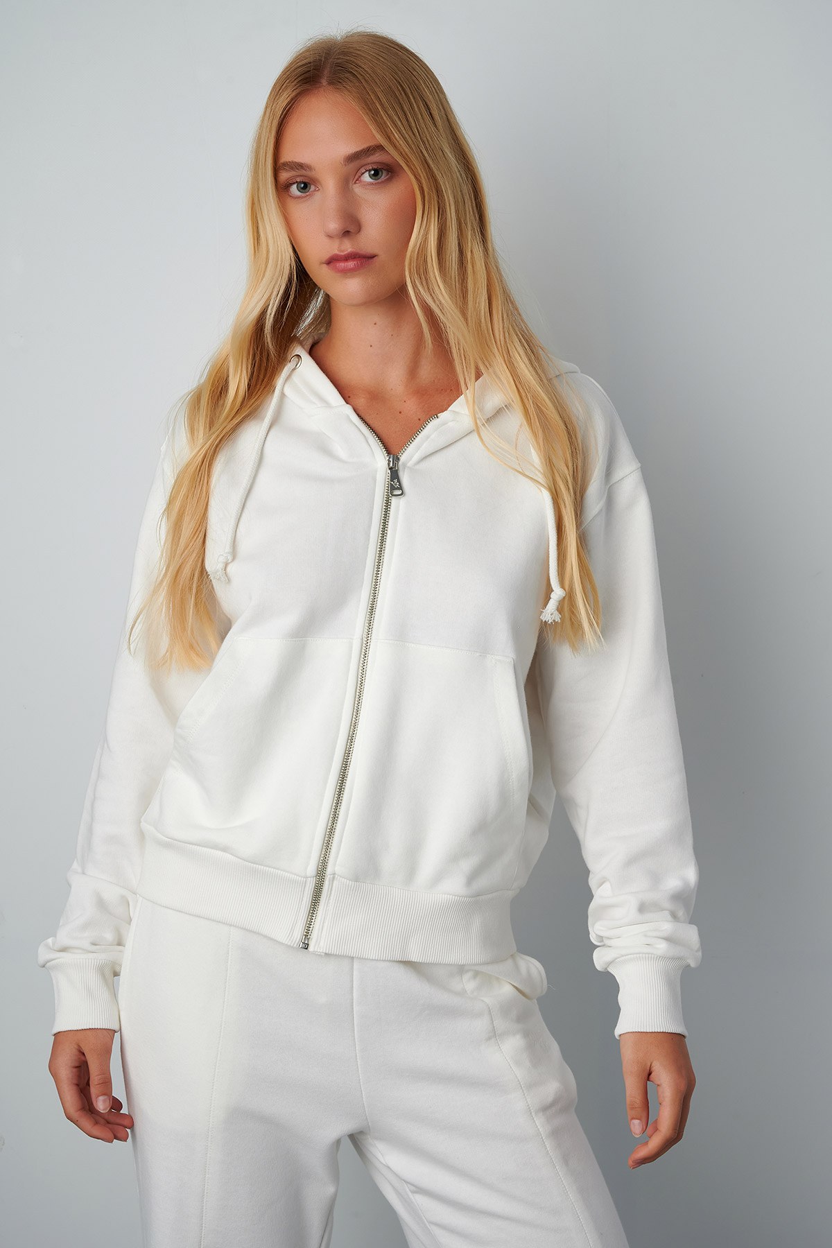 ΒΑΜΒΑΚΕΡΗ ΦΟΥΤΕΡ ΖΑΚΕΤΑ ΜΕ ΚΕΝΤΗΜΑ ΣΤΗΝ ΠΛΑΤΗ φωτογραφία