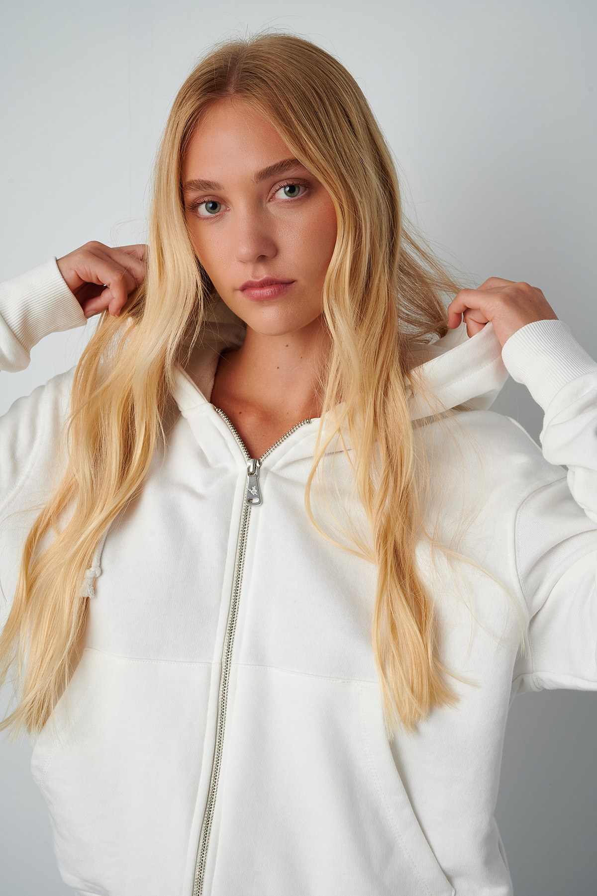 ΒΑΜΒΑΚΕΡΗ ΦΟΥΤΕΡ ΖΑΚΕΤΑ ΜΕ ΚΕΝΤΗΜΑ ΣΤΗΝ ΠΛΑΤΗ φωτογραφία