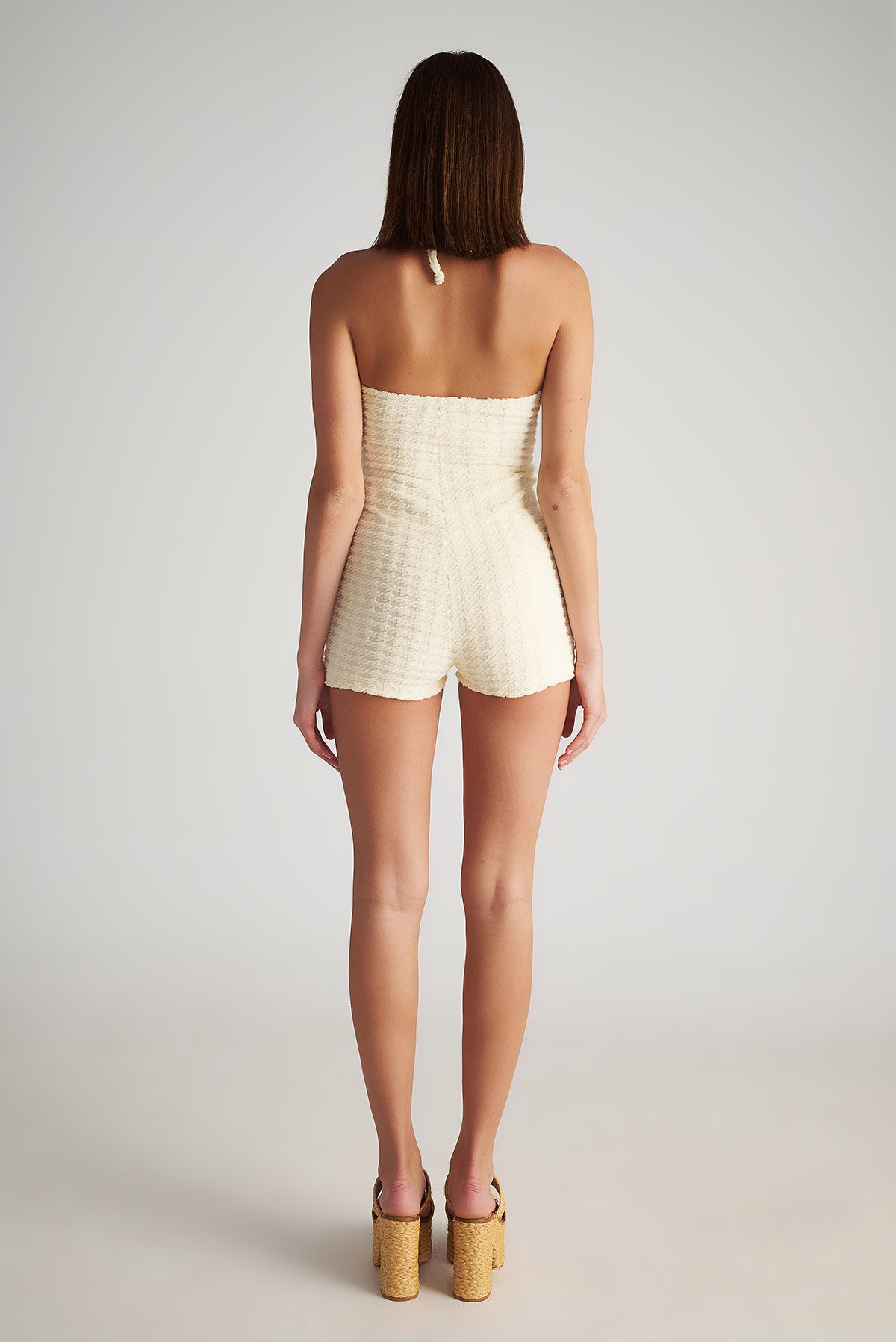 ΚΟΝΤΗ ΟΛΟΣΩΜΗ ΠΕΤΣΕΤΕ ΦΟΡΜΑ ΜΕ ΑΝΟΙΓΜΑΤΑ φωτογραφία