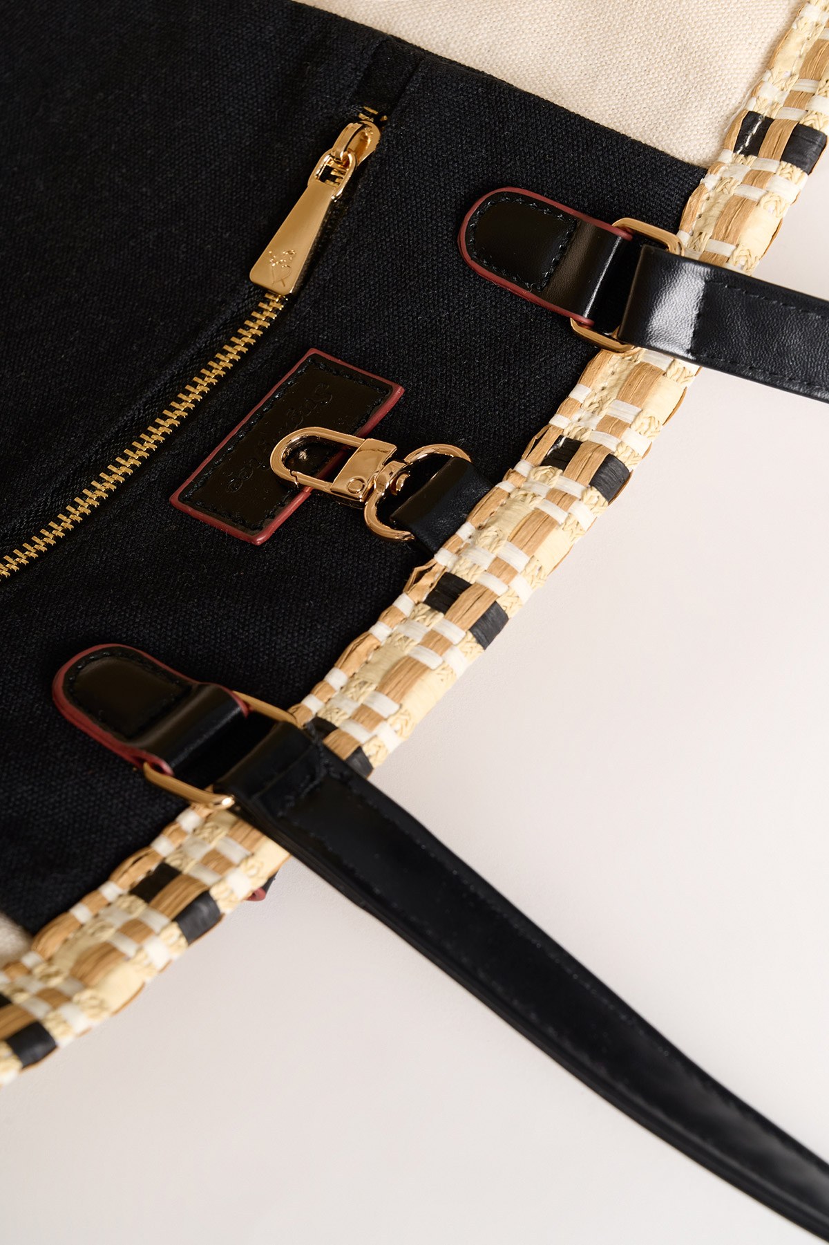 ΨΑΘΙΝΗ ΤΣΑΝΤΑ SHOPPER ΜΕ ΤΥΠΩΜΑ φωτογραφία