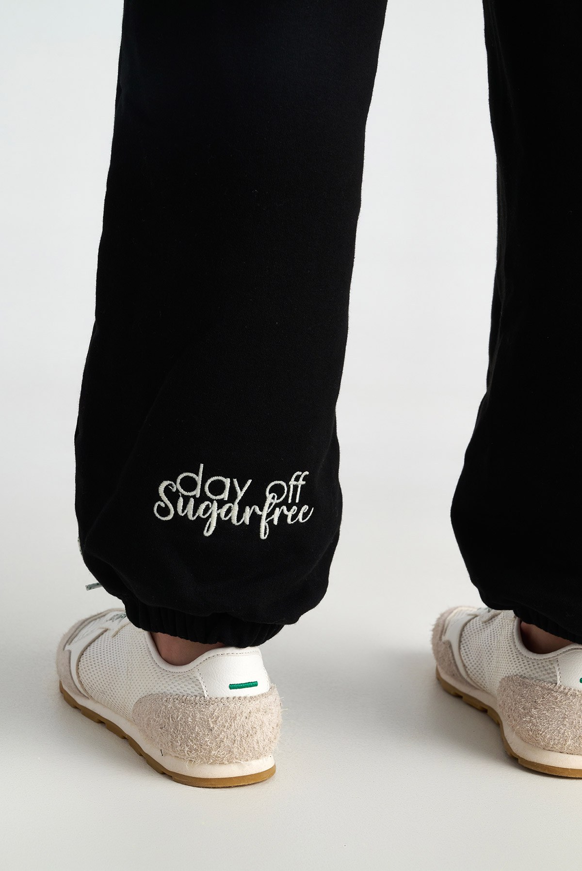 ΒΑΜΒΑΚΕΡΟ ΠΑΝΤΕΛΟΝΙ ΜΕ ΛΑΣΤΙΧΟ ΣΤΟΝ ΑΣΤΡΑΓΑΛΟ φωτογραφία