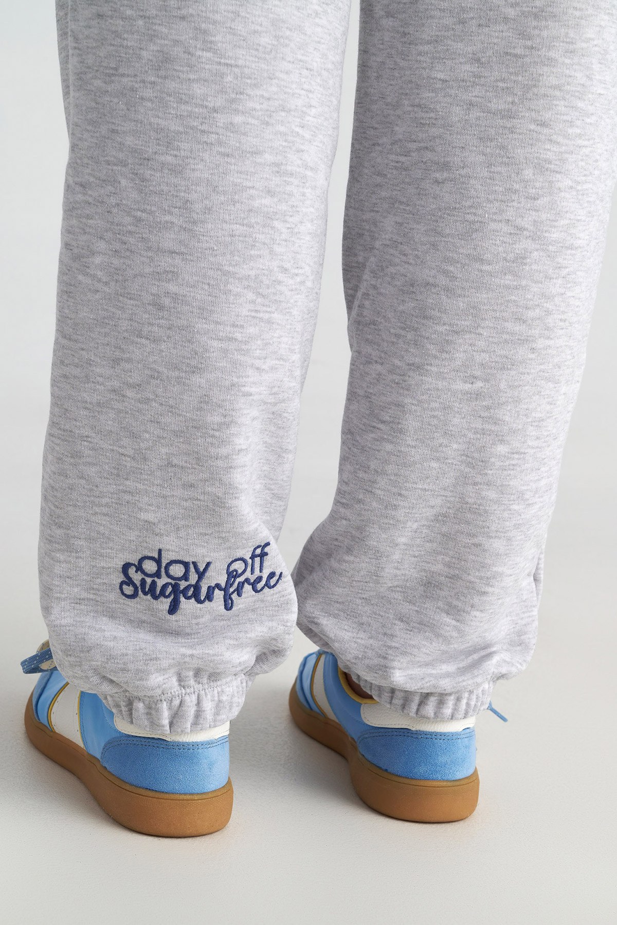 ΒΑΜΒΑΚΕΡΟ ΠΑΝΤΕΛΟΝΙ ΜΕ ΛΑΣΤΙΧΟ ΣΤΟΝ ΑΣΤΡΑΓΑΛΟ φωτογραφία