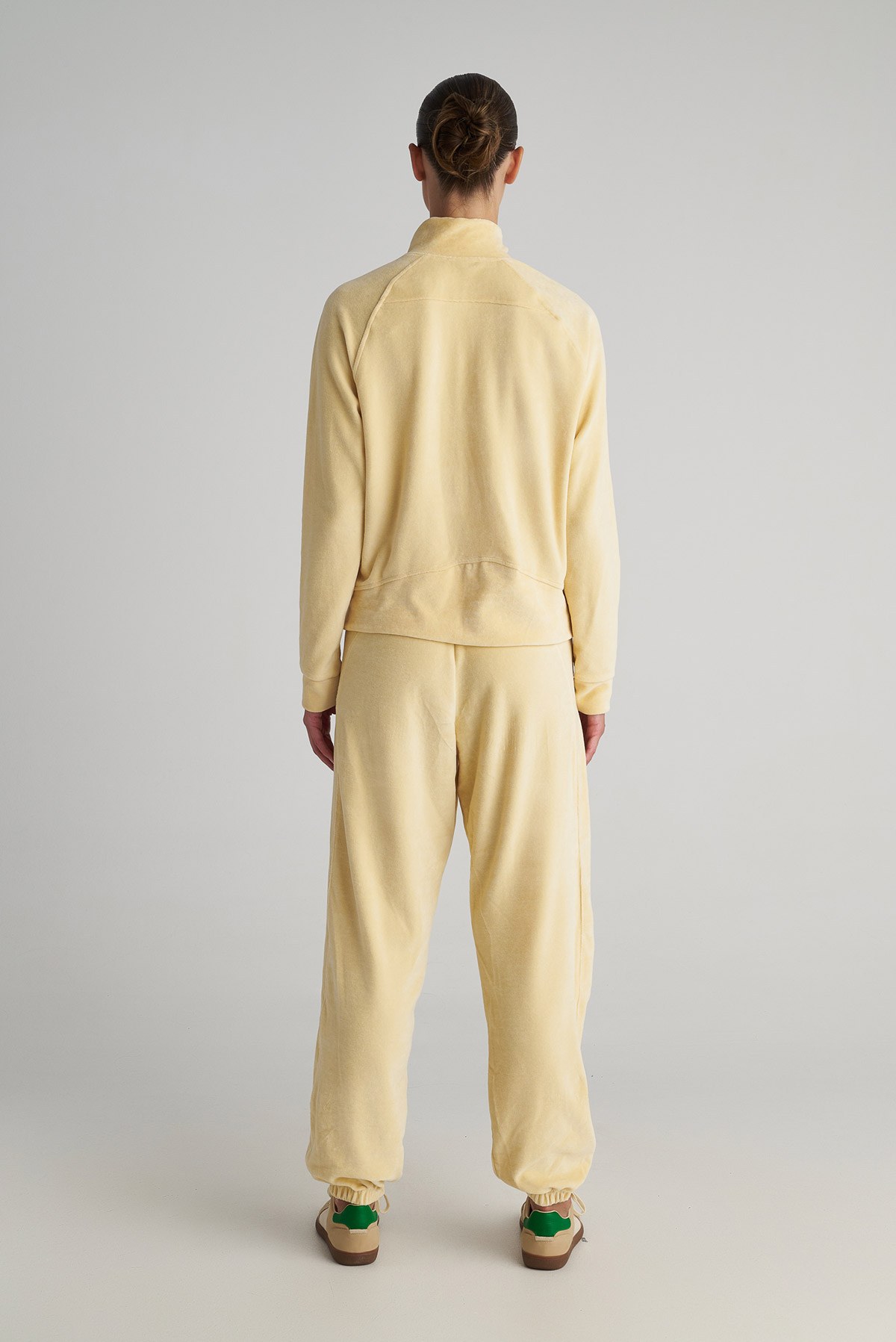 ΒΕΛΟΥΤΕ ΠΑΝΤΕΛΟΝΙ ΜΕ ΛΑΣΤΙΧΟ ΣΤΟΝ ΑΣΤΡΑΓΑΛΟ φωτογραφία