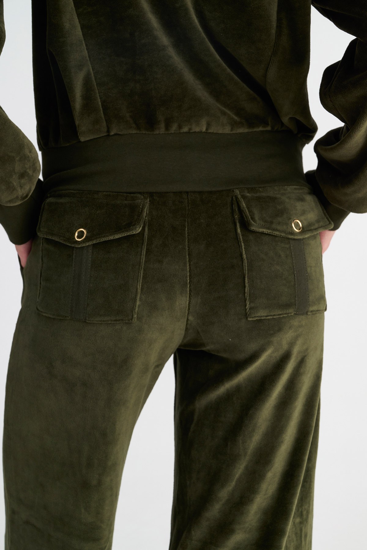 ΨΗΛΟΜΕΣΟ ΒΕΛΟΥΤΕ ΠΑΝΤΕΛΟΝΙ ΣΕ ΦΑΡΔΙΑ ΓΡΑΜΜΗ φωτογραφία