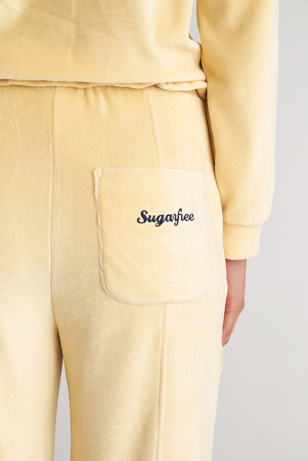 ΨΗΛΟΜΕΣΟ ΒΕΛΟΥΤΕ ΠΑΝΤΕΛΟΝΙ ΣΕ ΦΑΡΔΙΑ ΓΡΑΜΜΗ φωτογραφία