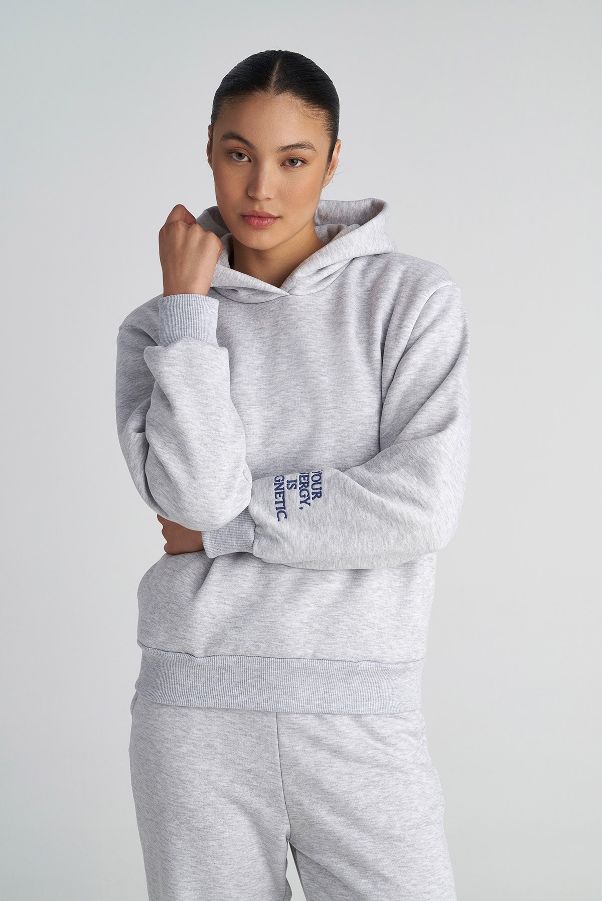 ΒΑΜΒΑΚΕΡΗ OVERSIZED ΦΟΥΤΕΡ ΜΠΛΟΥΖΑ ΜΕ ΚΟΥΚΟΥΛΑ ΚΑΙ ΦΛΙΣ ΕΠΕΝΔΥΣΗ φωτογραφία