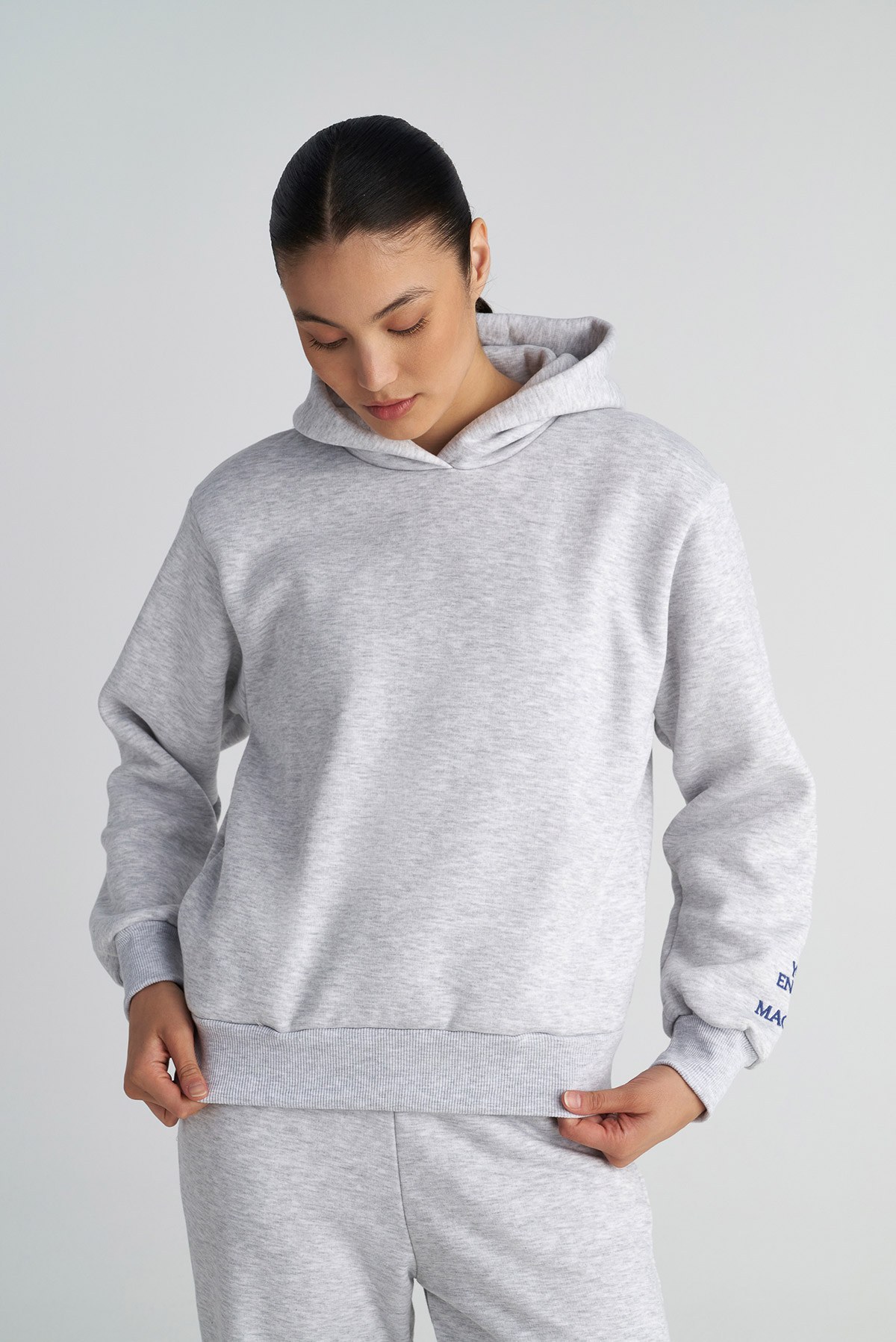 ΒΑΜΒΑΚΕΡΗ OVERSIZED ΦΟΥΤΕΡ ΜΠΛΟΥΖΑ ΜΕ ΚΟΥΚΟΥΛΑ ΚΑΙ ΦΛΙΣ ΕΠΕΝΔΥΣΗ φωτογραφία
