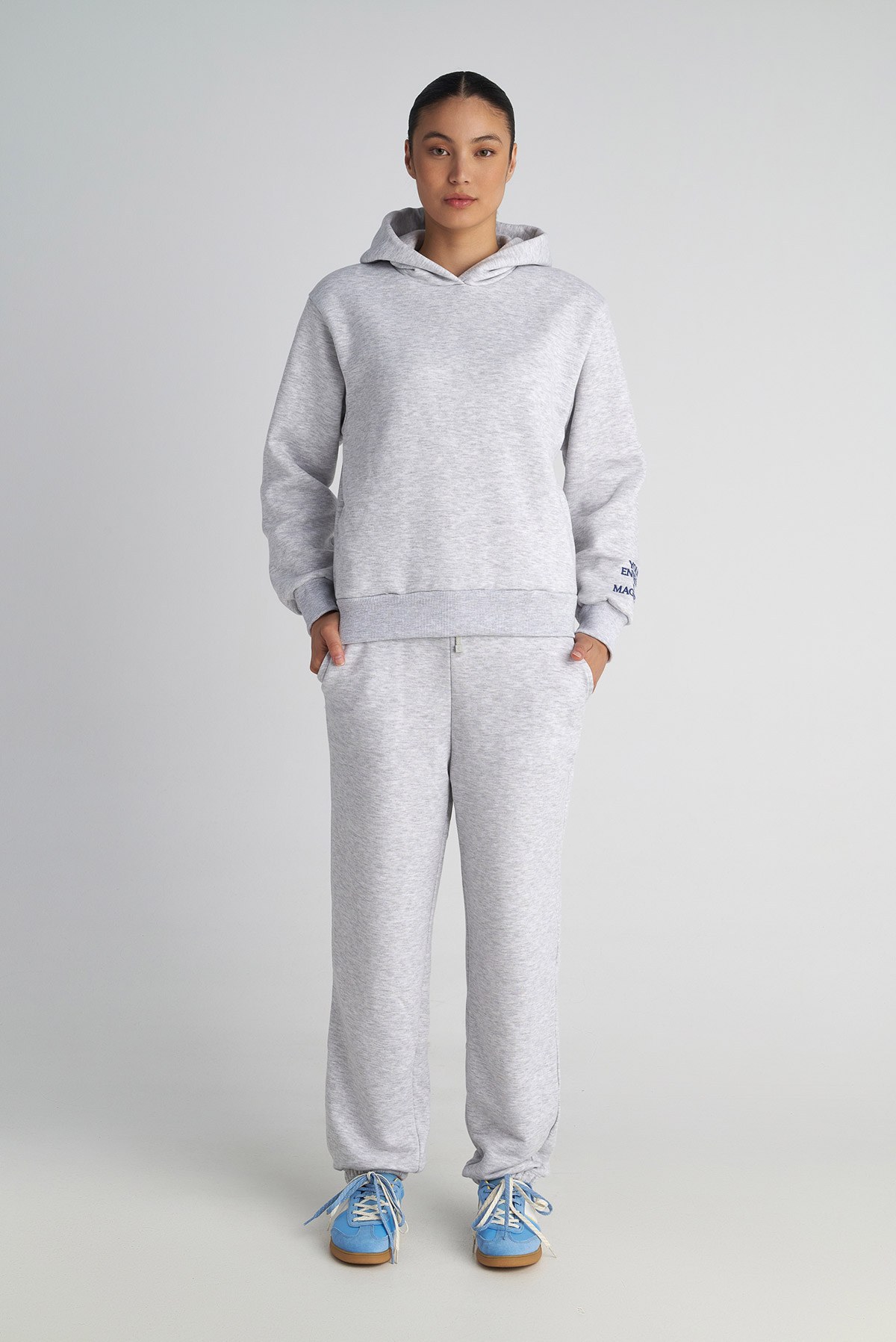 ΒΑΜΒΑΚΕΡΗ OVERSIZED ΦΟΥΤΕΡ ΜΠΛΟΥΖΑ ΜΕ ΚΟΥΚΟΥΛΑ ΚΑΙ ΦΛΙΣ ΕΠΕΝΔΥΣΗ φωτογραφία