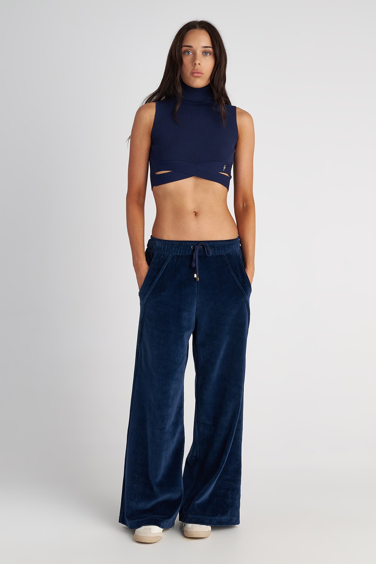 ΠΛΕΚΤΗ ΑΜΑΝΙΚΗ ΜΠΛΟΥΖΑ ΜΕ ΖΙΒΑΓΚΟ φωτογραφία