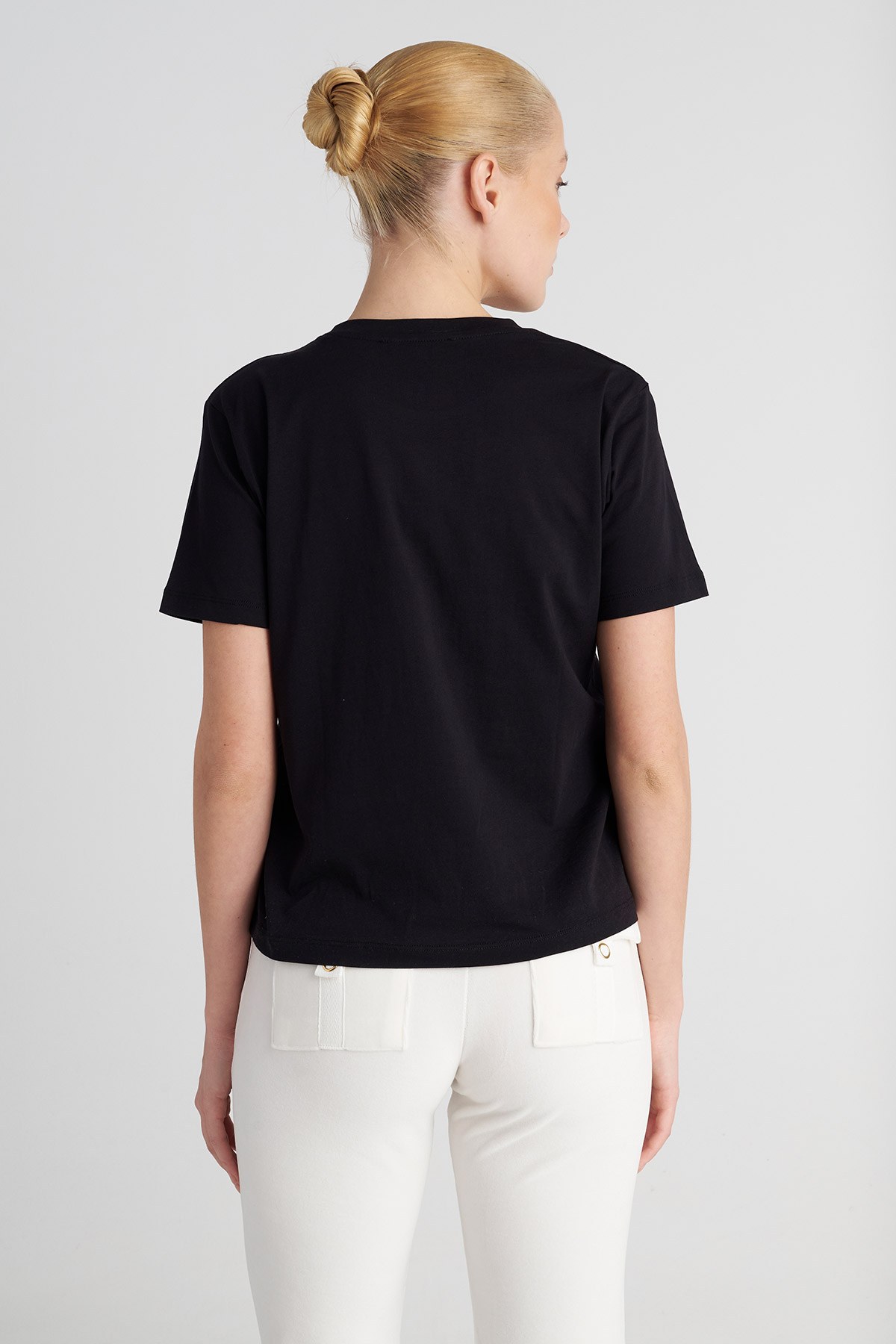 ΒΑΜΒΑΚΕΡΗ ΚΟΝΤΟΜΑΝΙΚΗ ΜΠΛΟΥΖΑ ΜΕ ΣΤΡΑΣ φωτογραφία