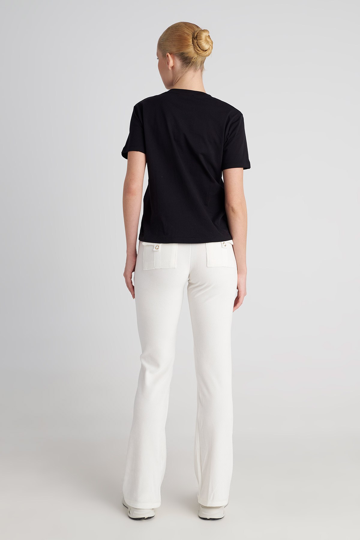 ΒΑΜΒΑΚΕΡΗ ΚΟΝΤΟΜΑΝΙΚΗ ΜΠΛΟΥΖΑ ΜΕ ΣΤΡΑΣ φωτογραφία