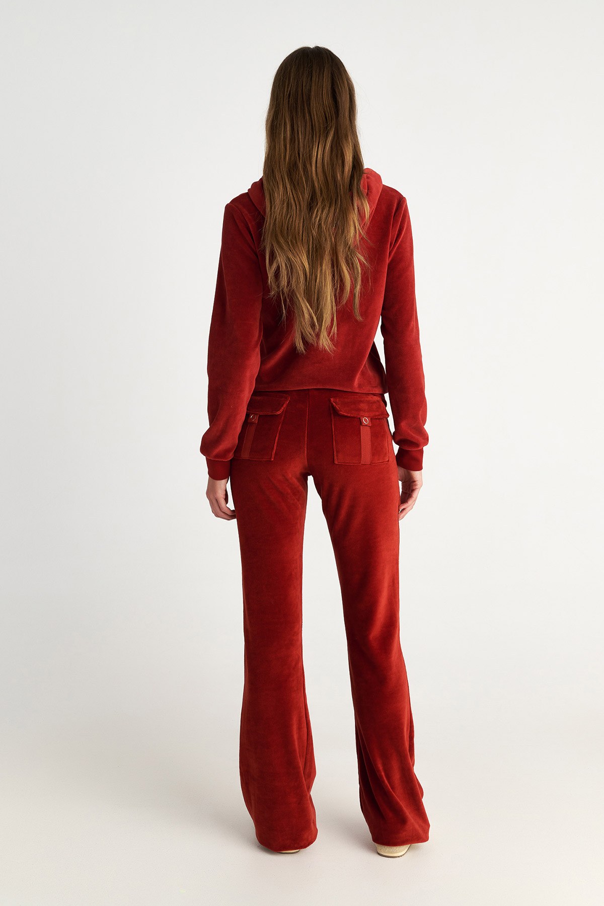 ΚΛΑΣΙΚΗ ΒΕΛΟΥΤΕ ΖΑΚΕΤΑ ΜΕ ΚΟΥΚΟΥΛΑ φωτογραφία