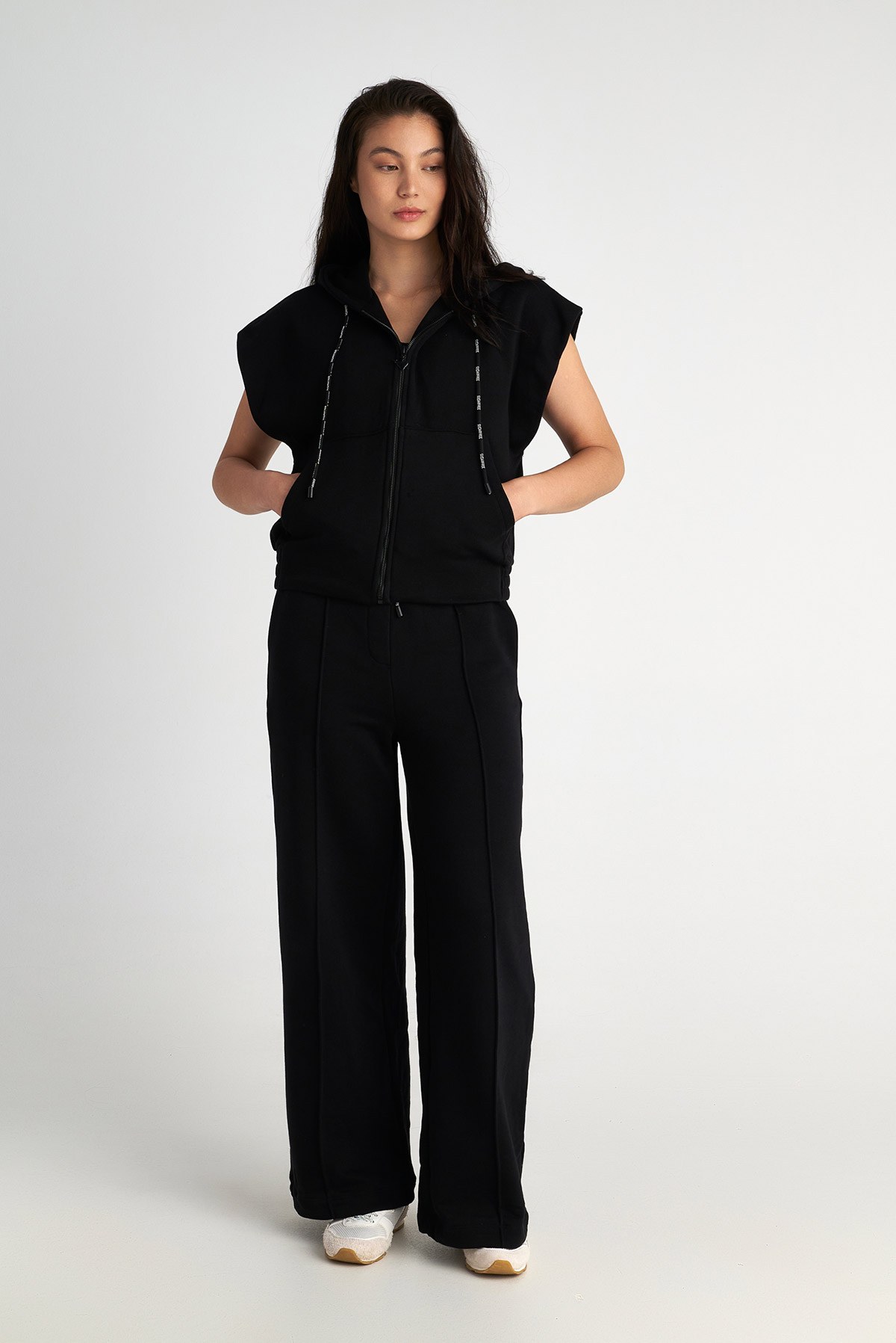 ΒΑΜΒΑΚΕΡΗ ΚΟΝΤΟΜΑΝΙΚΗ ΖΑΚΕΤΑ ΜΕ ΚΟΥΚΟΥΛΑ φωτογραφία