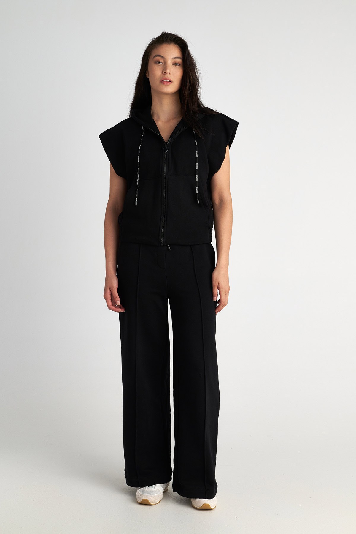 ΒΑΜΒΑΚΕΡΗ ΚΟΝΤΟΜΑΝΙΚΗ ΖΑΚΕΤΑ ΜΕ ΚΟΥΚΟΥΛΑ φωτογραφία