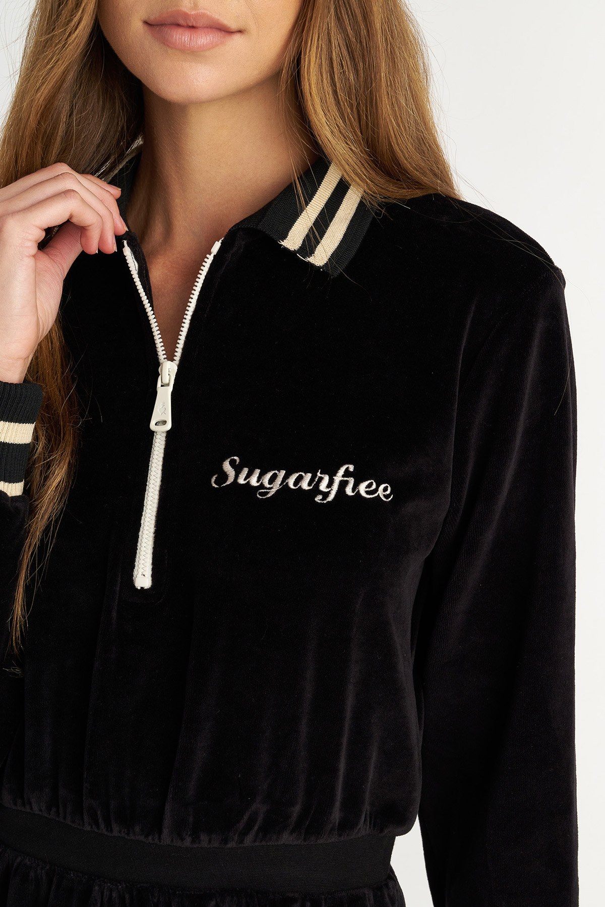 ΒΕΛΟΥΤΕ ΜΙΝΙ ΦΟΡΕΜΑ ΜΕ ΦΕΡΜΟΥΑΡ ΚΑΙ ΓΙΑΚΑ φωτογραφία