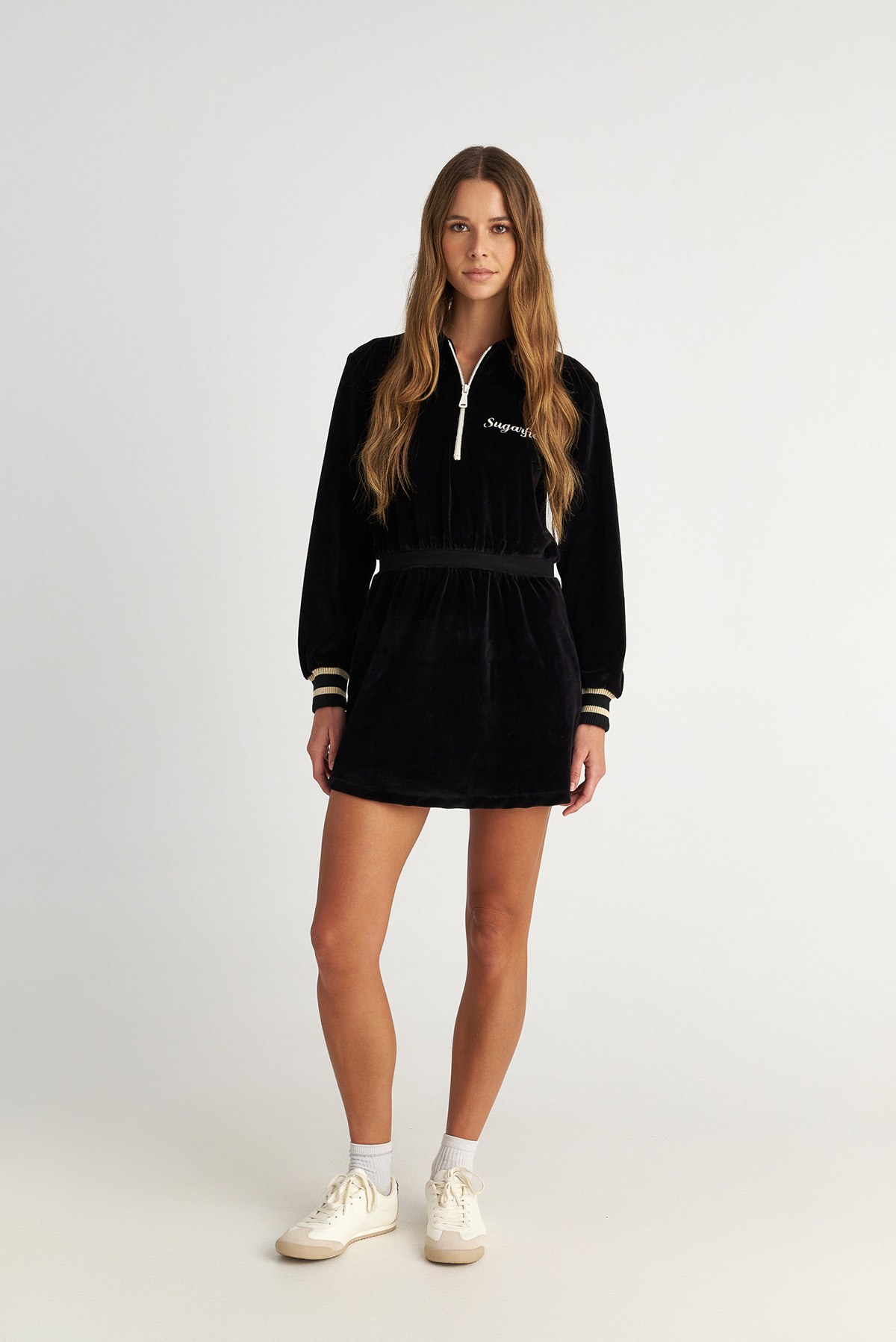 ΒΕΛΟΥΤΕ ΜΙΝΙ ΦΟΡΕΜΑ ΜΕ ΦΕΡΜΟΥΑΡ ΚΑΙ ΓΙΑΚΑ φωτογραφία