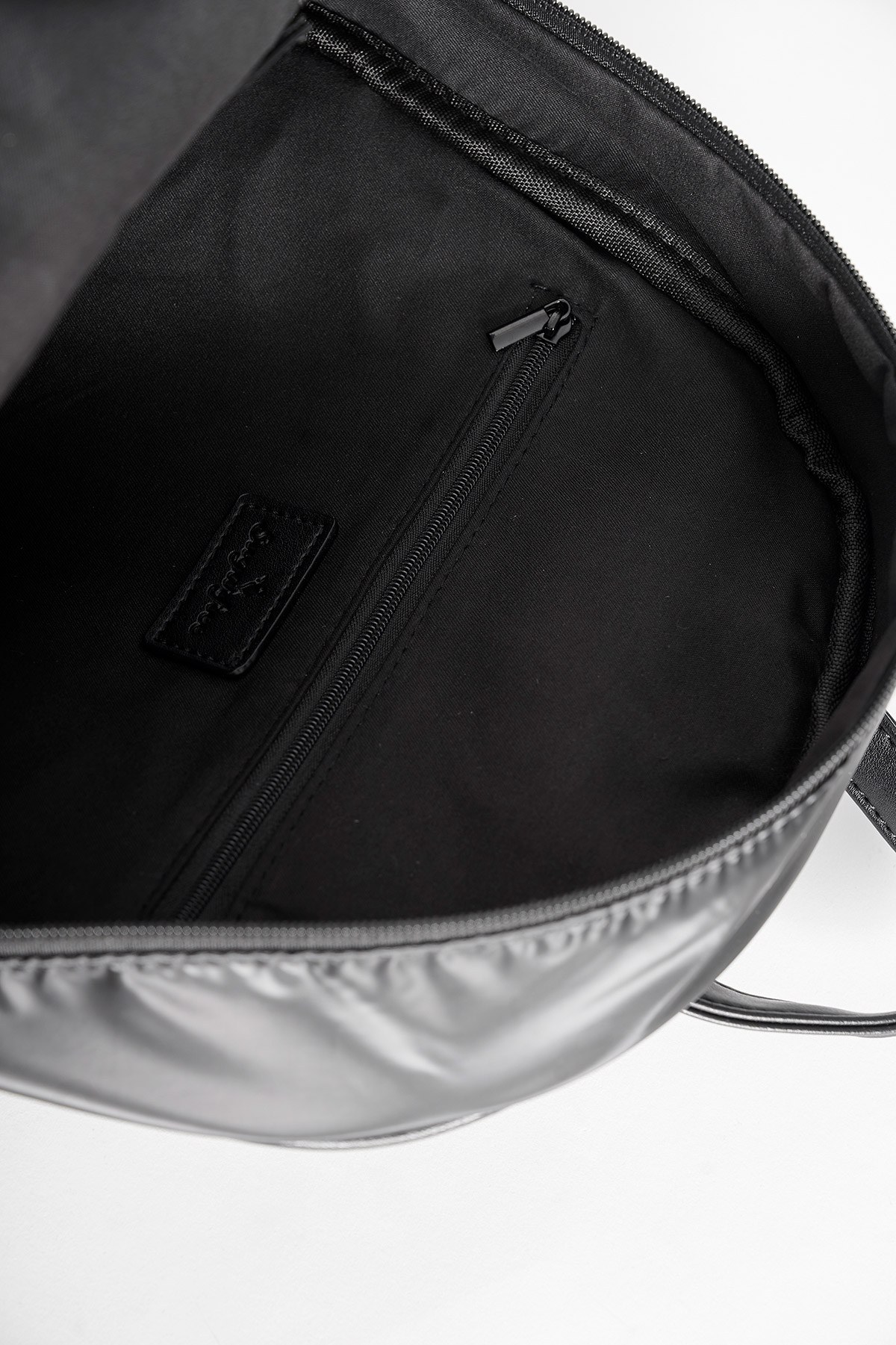 ΚΑΠΙΤΟΝΕ ΜΕΤΑΛΛΙΖΕ ΣΑΚΙΔΙΟ ΠΛΑΤΗΣ φωτογραφία