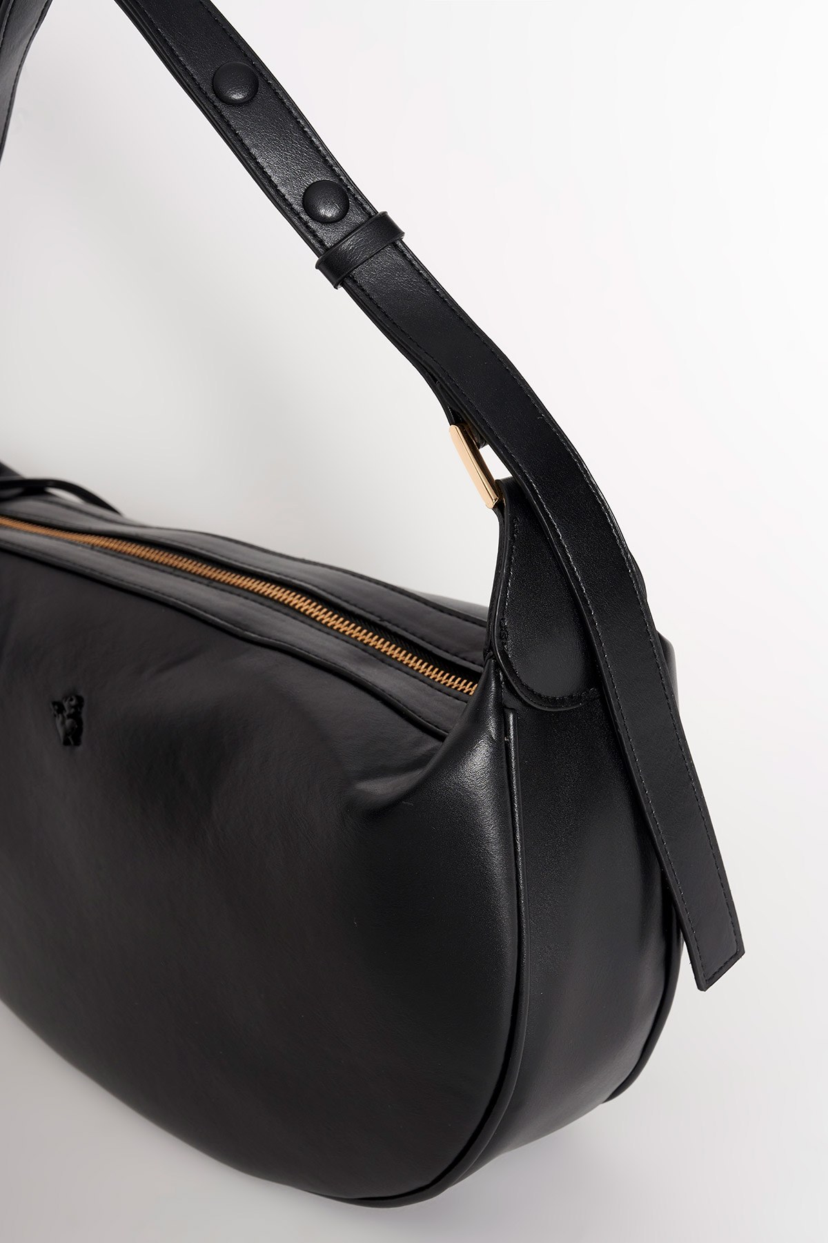 ΤΣΑΝΤΑ ΩΜΟΥ ΜΕ ΡΥΘΜΙΖΟΜΕΝΟ ΛΟΥΡΙ φωτογραφία