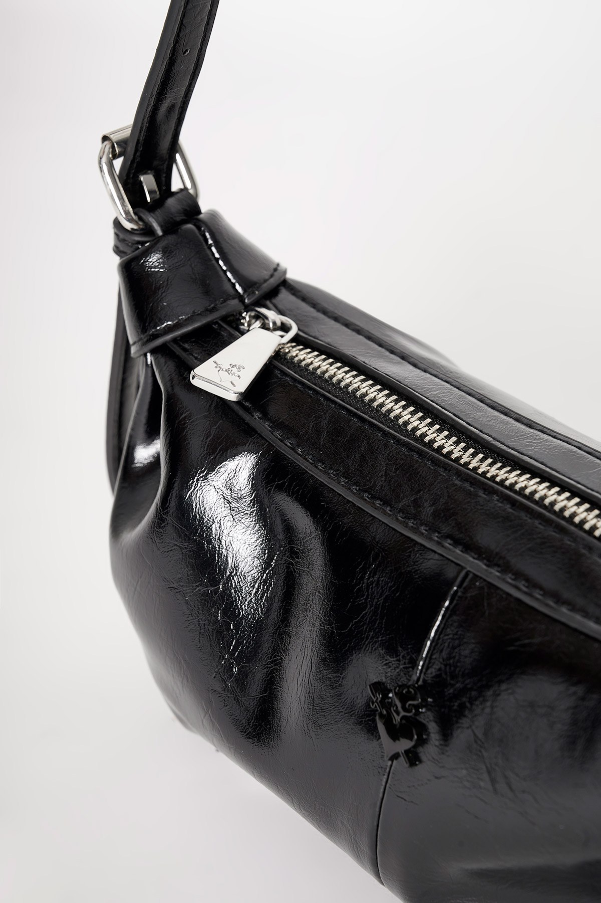 ΤΣΑΝΤΑ ΩΜΟΥ ΜΕ ΔΙΠΛΟ ΡΥΘΜΙΖΟΜΕΝΟ ΛΟΥΡΙ φωτογραφία