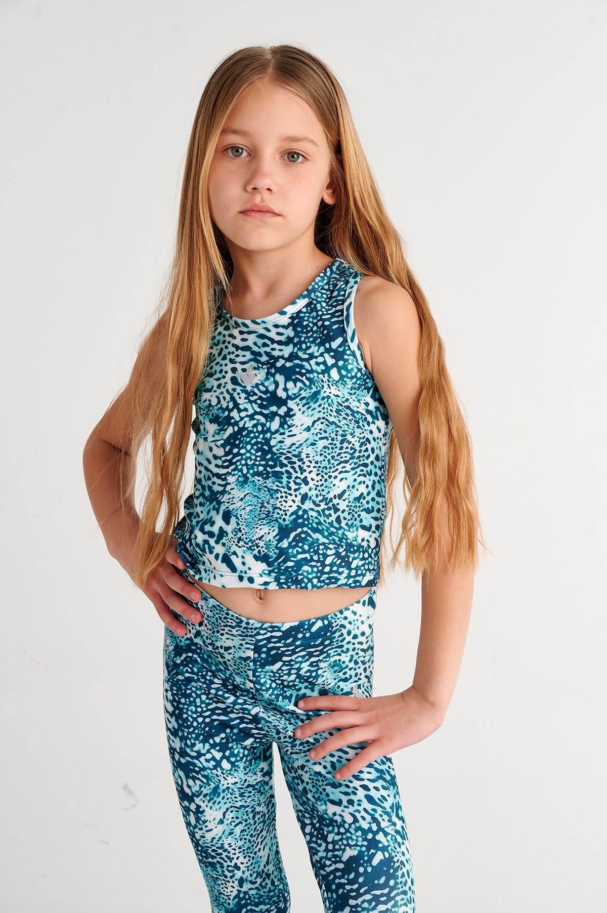 ΠΑΙΔΙΚΗ ΑΘΛΗΤΙΚΗ ΜΠΛΟΥΖΑ ΜΕ ΤΥΠΩΜΑ KAI ΑΘΛΗΤΙΚΗ ΠΛΑΤΗ