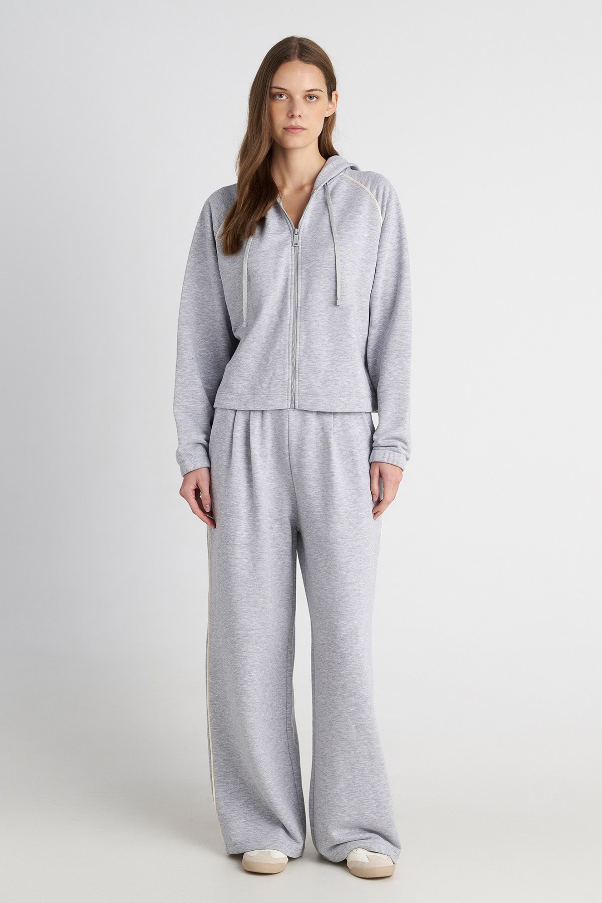 FLARED ΨΗΛΟΜΕΣΟ ΒΑΜΒΑΚΕΡΟ ΠΑΝΤΕΛΟΝΙ ΜΕ ΠΙΕΤΕΣ