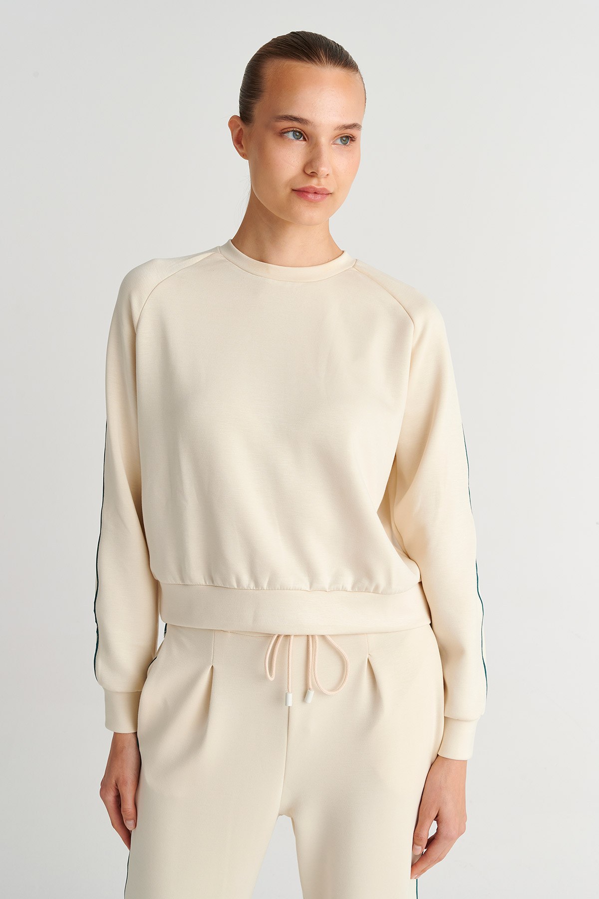 SOFT LIGHT TOUCH ΜΑΚΡΥΜΑΝΙΚΗ ΜΠΛΟΥΖΑ ΜΕ ΔΙΑΚΟΣΜΗΤΙΚΟ ΣΙ