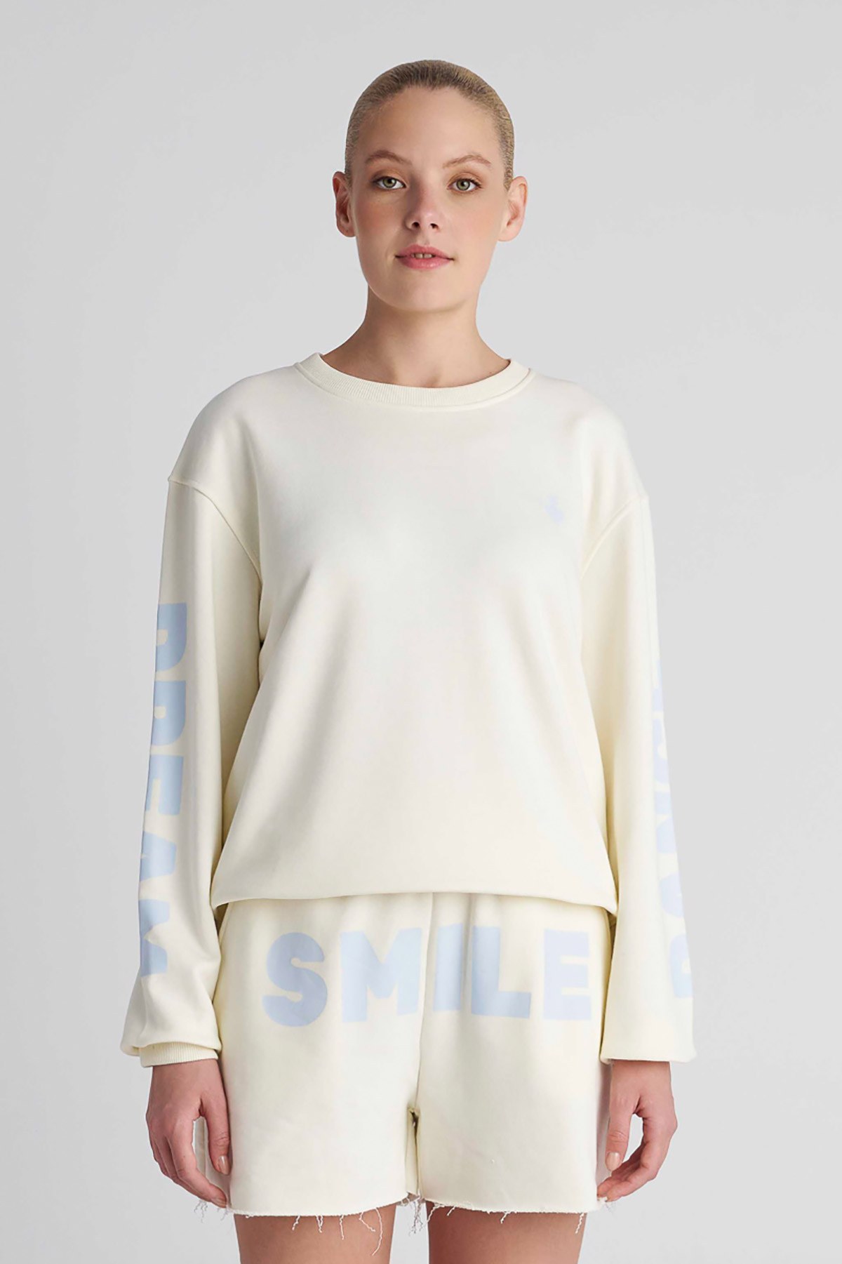 ΜΑΚΡΥΜΑΝΙΚΗ ΒΑΜΒΑΚΕΡΗ ΦΟΥΤΕΡ ΜΠΛΟΥΖΑ ΜΕ ΤΥΠΩΜΑ ΣΤΑ ΜΑΝΙ