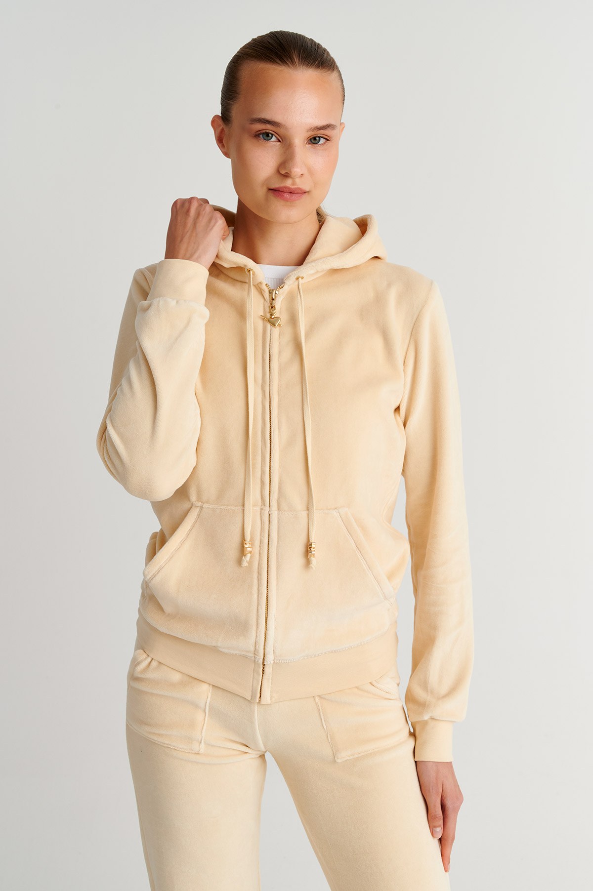 ΚΛΑΣΙΚΗ ΒΕΛΟΥΤΕ ΖΑΚΕΤΑ ΜΕ ΚΟΥΚΟΥΛΑ