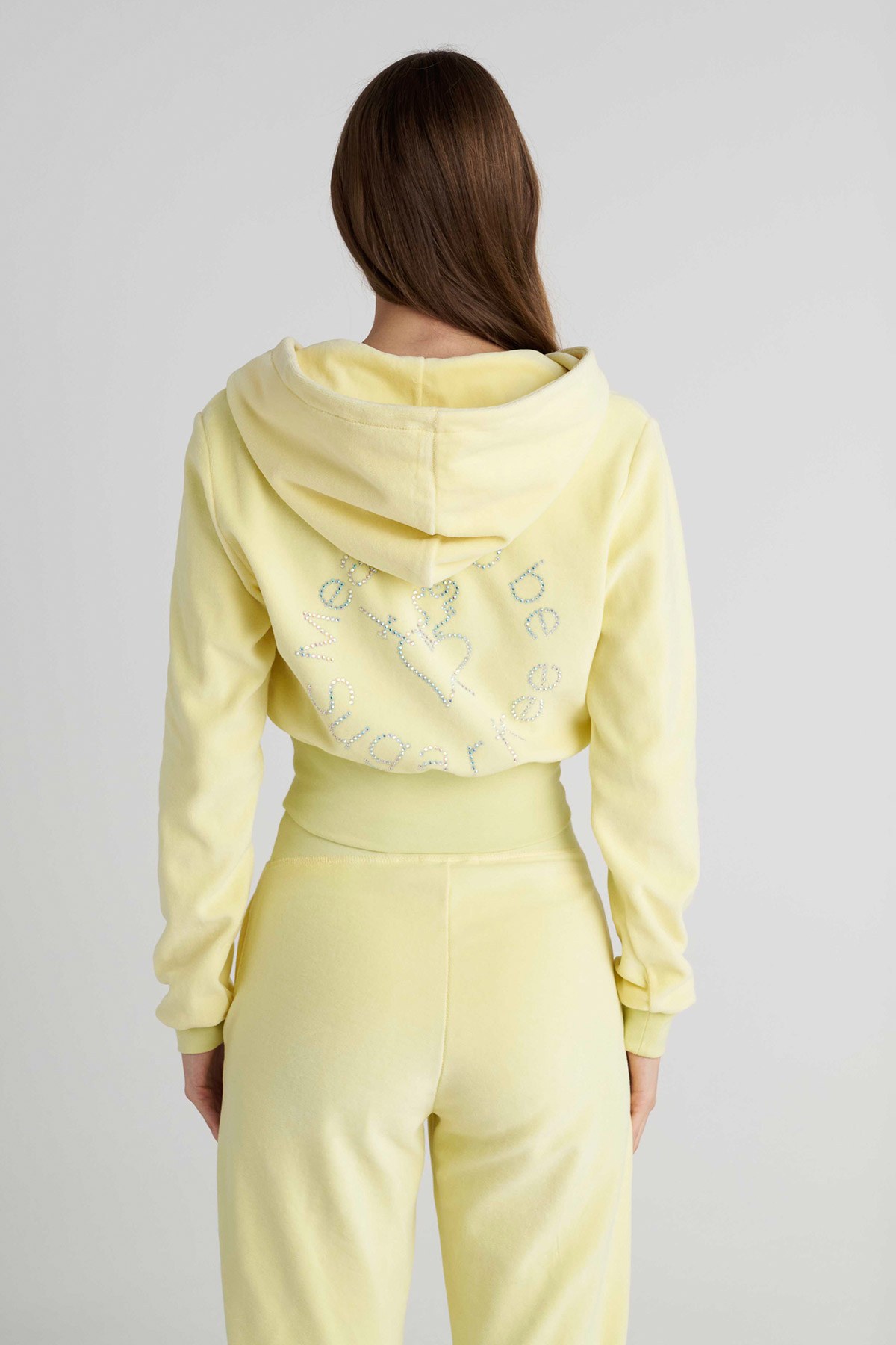 ΚΟΝΤΗ ΒΕΛΟΥΤΕ ΖΑΚΕΤΑ ΜΕ ΣΤΡΑΣ ΣΤΗΝ ΠΛΑΤΗ