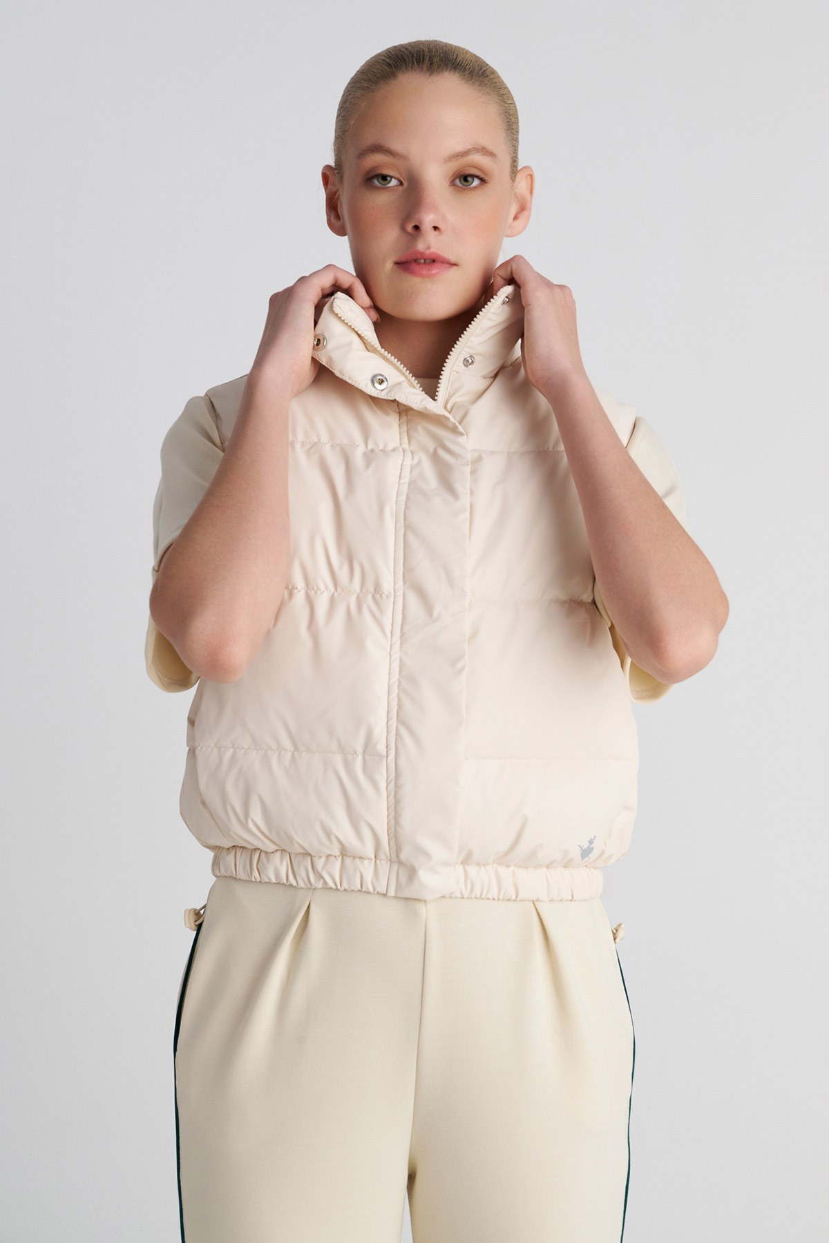 ΚΑΠΙΤΟΝΕ ΚΟΝΤΟ ΑΜΑΝΙΚΟ ΦΟΥΣΚΩΤΟ ΓΙΛΕΚΟ