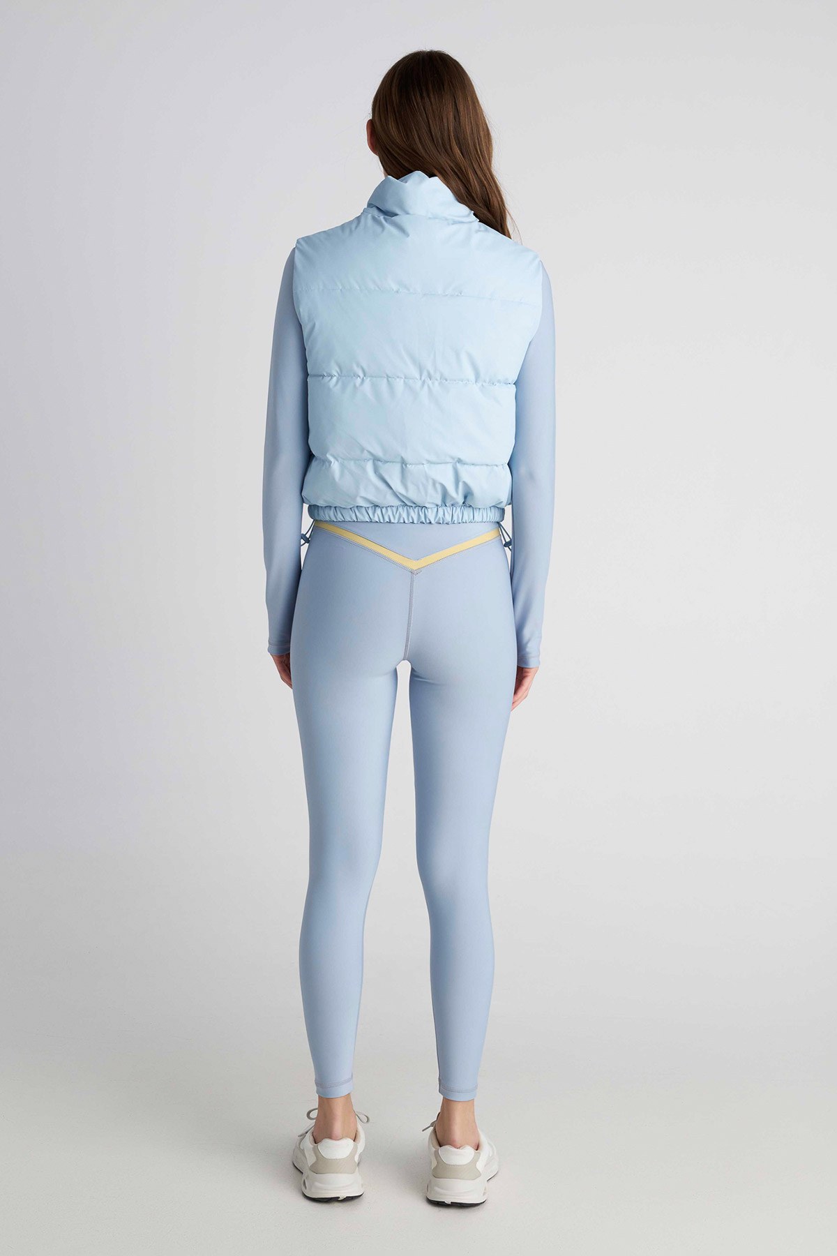 ΚΑΠΙΤΟΝΕ ΚΟΝΤΟ ΑΜΑΝΙΚΟ ΦΟΥΣΚΩΤΟ ΓΙΛΕΚΟ φωτογραφία