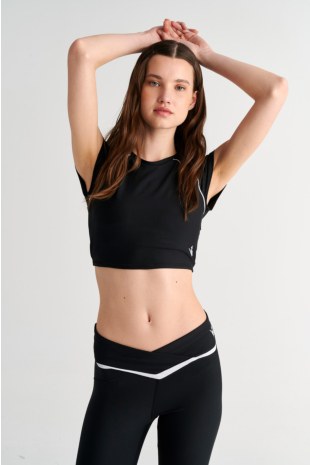 ΚΟΝΤΟΜΑΝΙΚΗ ΑΘΛΗΤΙΚΗ ΜΠΛΟΥΖΑ ΜΕ ΑΝΟΙΧΤΗ ΠΛΑΤΗ ΚΑΙ ΣΤΡΙΦΤΗ ΛΕΠΤΟΜΕΡΕΙΑ-26842013-110