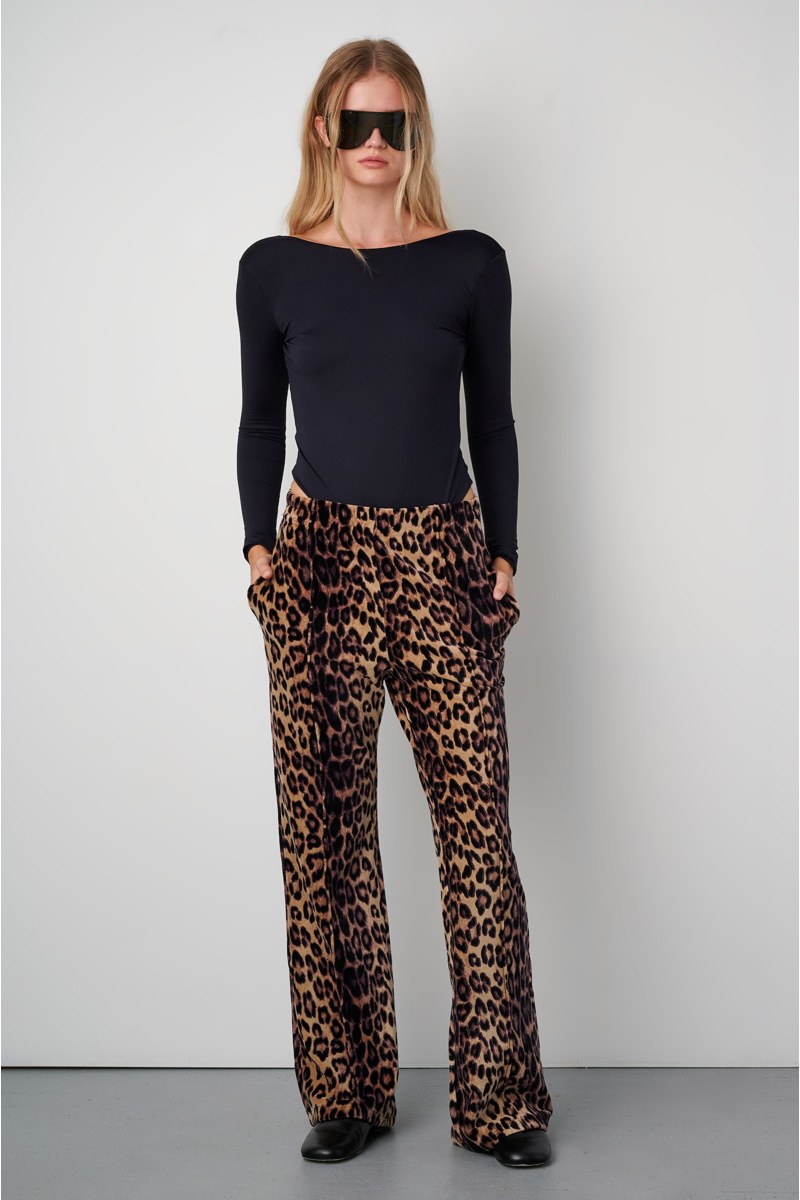 ΨΗΛΟΜΕΣΟ ΒΕΛΟΥΤΕ ΠΑΝΤΕΛΟΝΙ ΜΕ ΛΕΟΠΑΡ ΤΥΠΩΜΑ ΣΕ ΦΑΡΔΙΑ ΓΡΑΜΜΗ