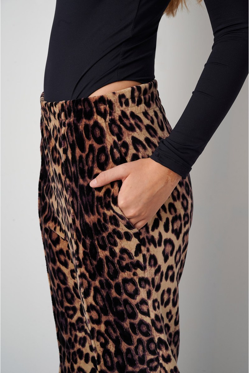 ΨΗΛΟΜΕΣΟ ΒΕΛΟΥΤΕ ΠΑΝΤΕΛΟΝΙ ΜΕ ΛΕΟΠΑΡ ΤΥΠΩΜΑ ΣΕ ΦΑΡΔΙΑ ΓΡΑΜΜΗ