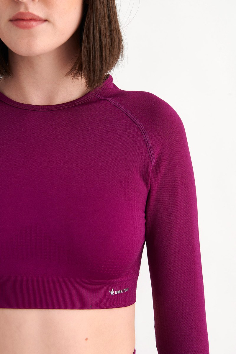 SEAMLESS ΑΘΛΗΤΙΚΗ ΚΟΝΤΗ ΜΠΛΟΥΖΑ ΜΕ ΛΕΠΤΟΜΕΡΕΙΑ ΣΤΟΥΣ ΑΝΤΙΧΕΙΡΕΣ-24848060-633