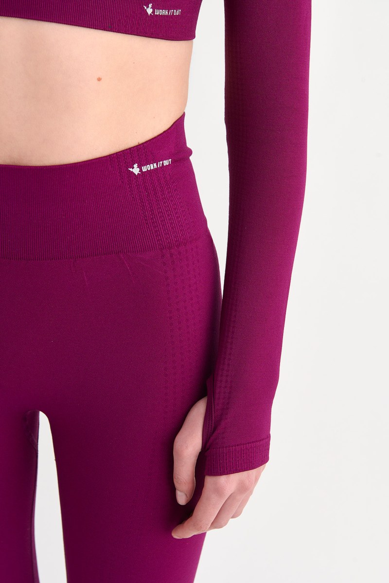 SEAMLESS ΑΘΛΗΤΙΚΗ ΚΟΝΤΗ ΜΠΛΟΥΖΑ ΜΕ ΛΕΠΤΟΜΕΡΕΙΑ ΣΤΟΥΣ ΑΝΤΙΧΕΙΡΕΣ-24848060-633