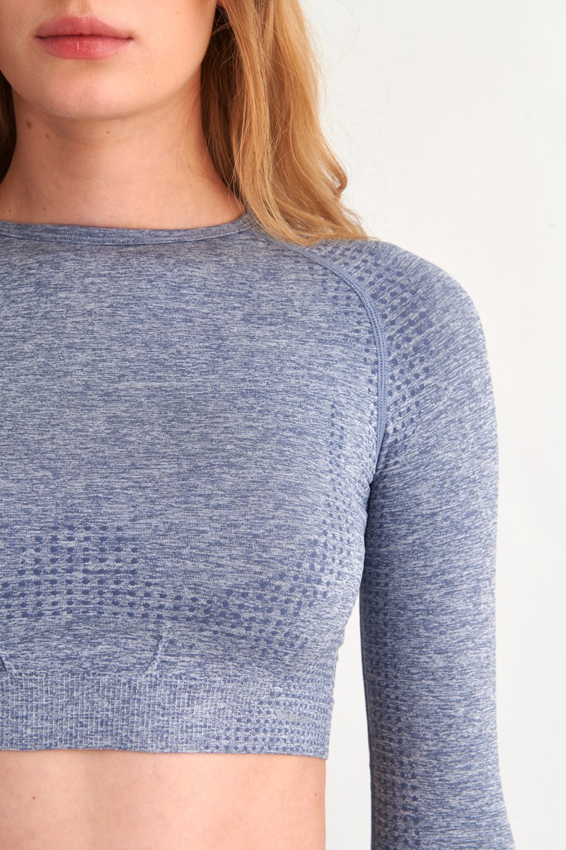 SEAMLESS ΑΘΛΗΤΙΚΗ ΚΟΝΤΗ ΜΠΛΟΥΖΑ ΜΕ ΛΕΠΤΟΜΕΡΕΙΑ ΣΤΟΥΣ ΑΝΤΙΧΕΙΡΕΣ-24848066-200