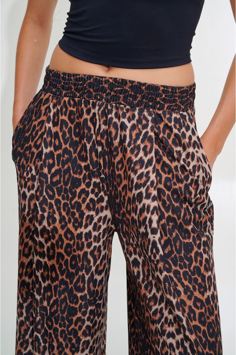 FLARED ΨΗΛΟΜΕΣΟ ΑΘΛΗΤΙΚΟ ΠΑΝΤΕΛΟΝΙ ΜΕ ΛΕΟΠΑΡ ΤΥΠΩΜΑ ΚΑΙ ΠΙΕΤΕΣ-24861110-301