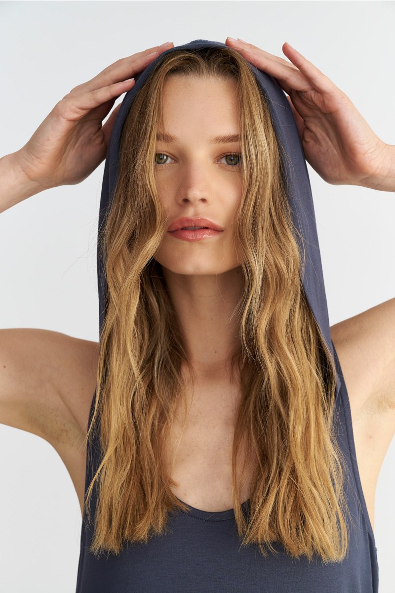 SLEEVELESS HOODED TOP IN LOOSE FIT-25812082-920