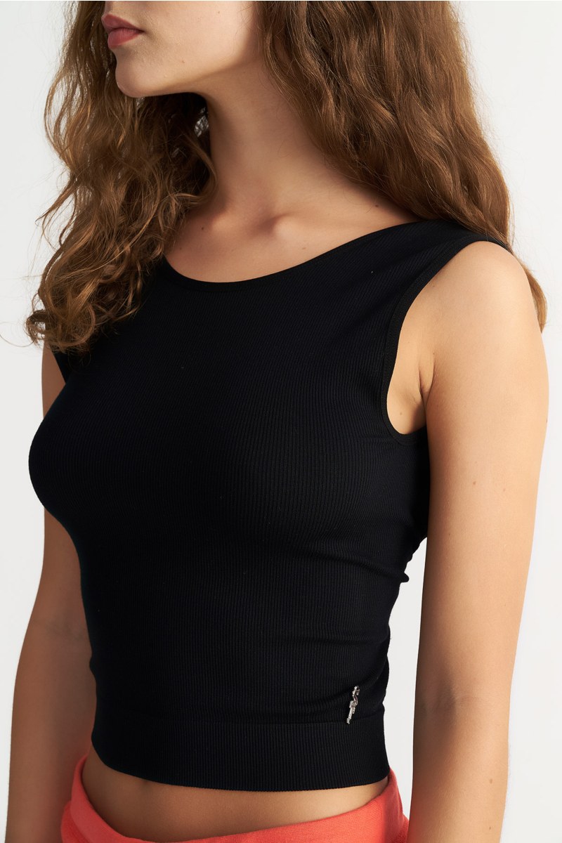 SEAMLESS CROPPED RIBBED TOP WITH OPEN BACK-25818015-110
