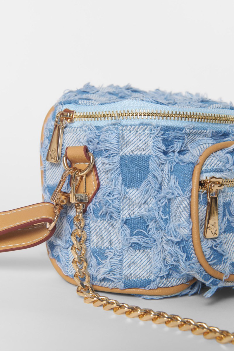 ΜΙΚΡΗ ΤΣΑΝΤΑ ΩΜΟΥ ΜΕ ΚΑΡΟ ΤΥΠΩΜΑ KAI ΞΕΦΤΙΑ-25819020-450