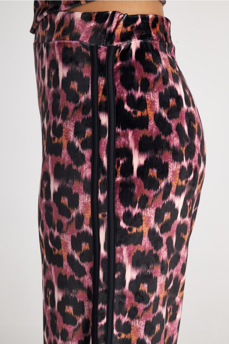 LEOPARD PRINTED HIGH WAISTED SUPER SOFT VELOUR PANTS-25831170-828