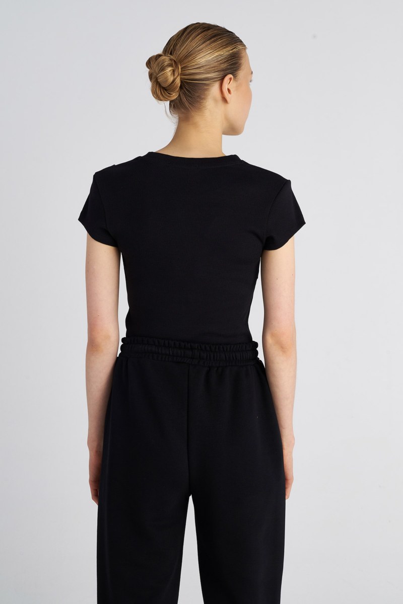 SHORT-SLEEVED RIBBED TOP WITH FRONT CUT-OUT DETAIL-25832048-110