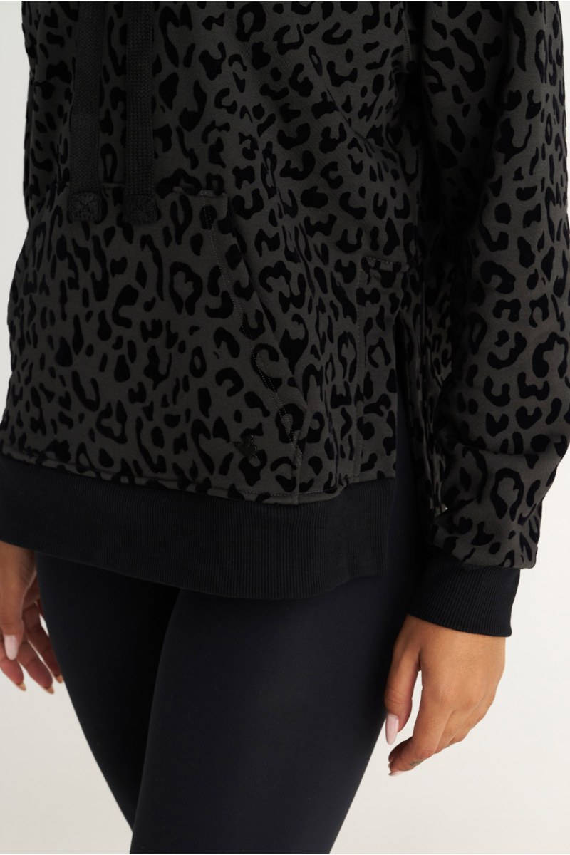 LEOPARD PRINTED OVERSIZED LONG-SLEEVED SWEATSHIRT-25832208-217