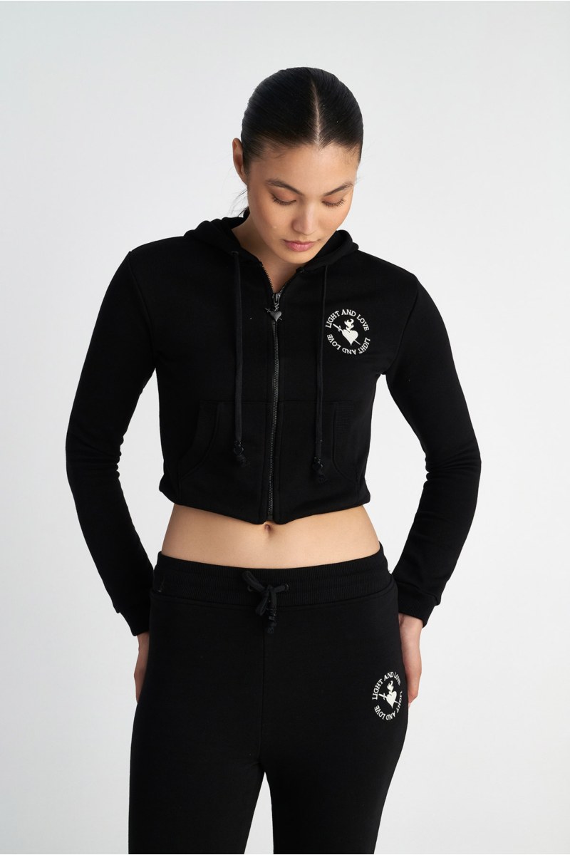 ΒΑΜΒΑΚΕΡΗ ΚΟΝΤΗ ΦΟΥΤΕΡ ΖΑΚΕΤΑ ΜΕ ΚΕΝΤΗΜΕΝΟ ΚΕΙΜΕΝΟ ΣΤΟ ΣΤΗΘΟΣ-25833040-110