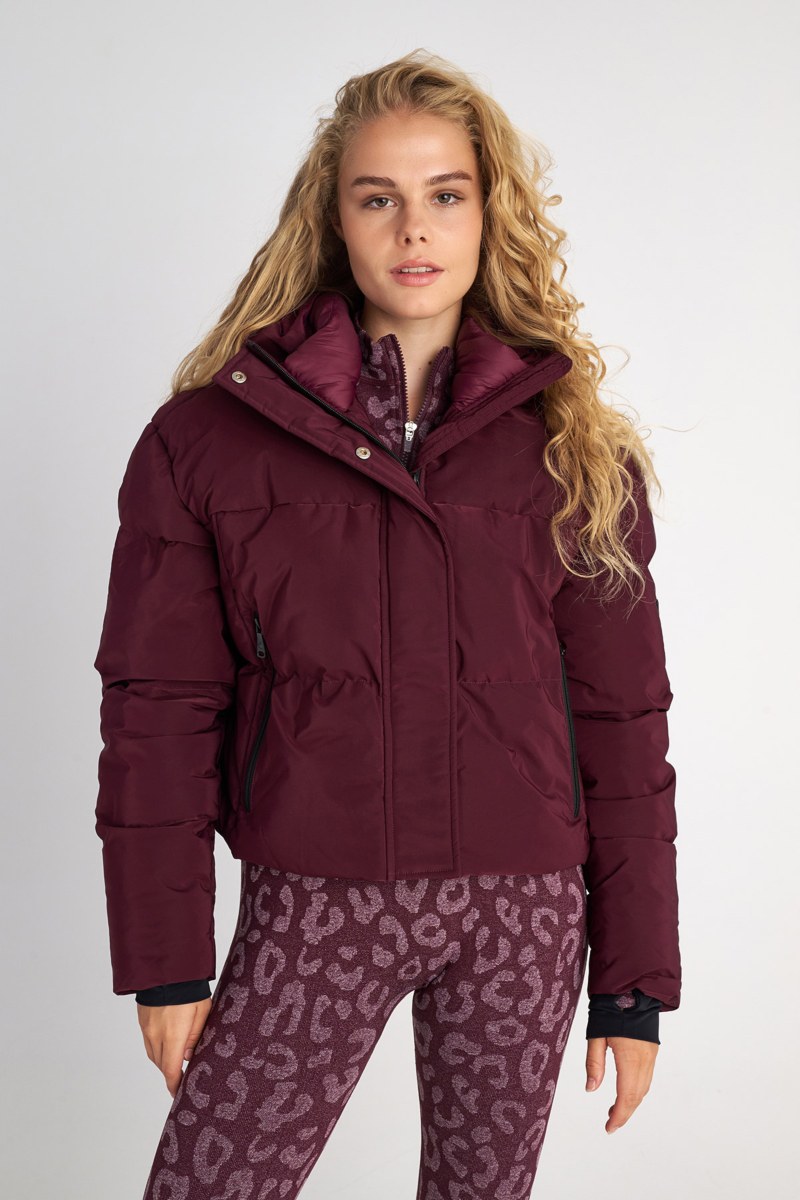 ΦΟΥΣΚΩΤΟ ΜΠΟΥΦΑΝ ΜΕ ΚΟΥΚΟΥΛΑ ΚΑΙ ΛΕΠΤΟΜΕΡΕΙΑ ΣΤΟΥΣ ΑΝΤΙΧΕΙΡΕΣ-25833111-855