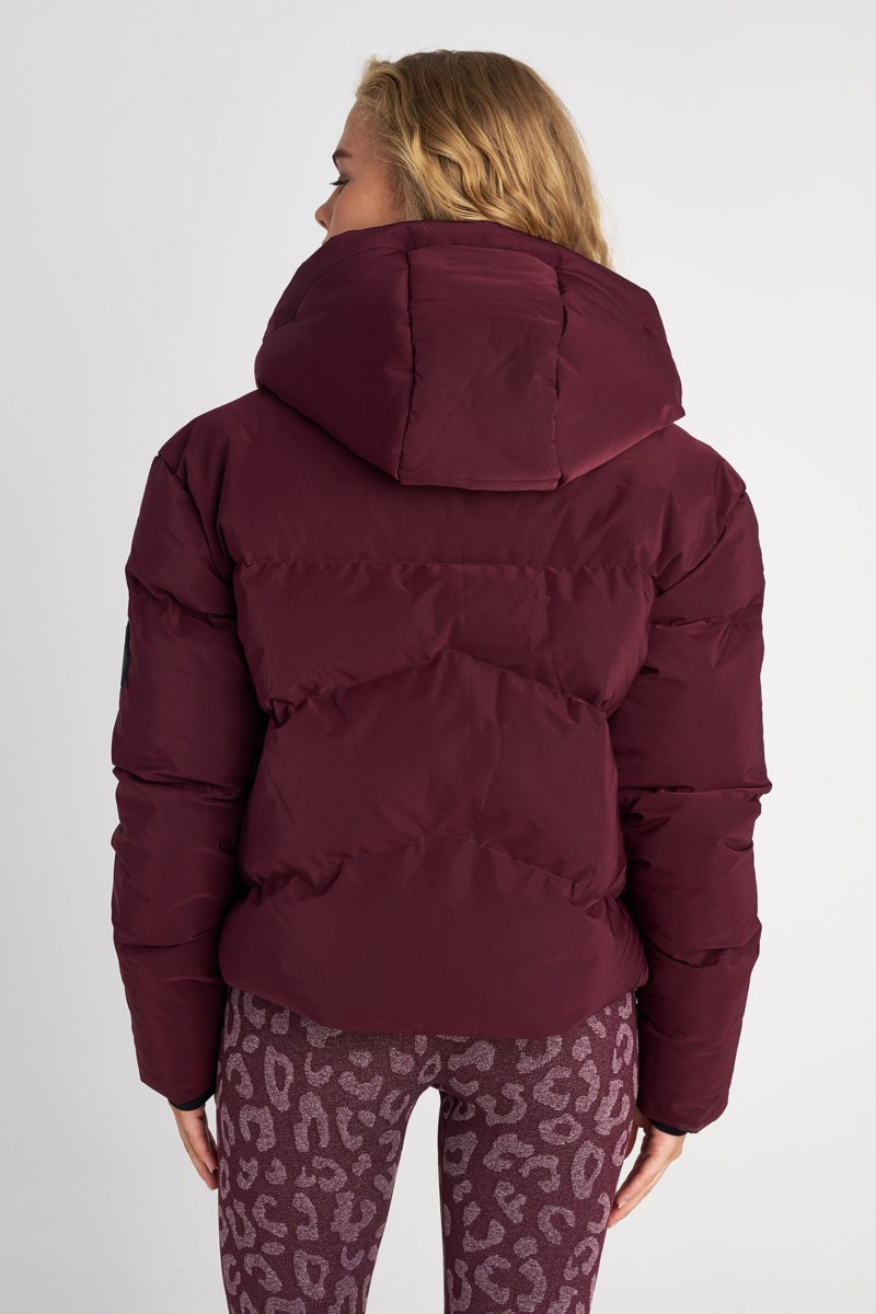 ΦΟΥΣΚΩΤΟ ΜΠΟΥΦΑΝ ΜΕ ΚΟΥΚΟΥΛΑ ΚΑΙ ΛΕΠΤΟΜΕΡΕΙΑ ΣΤΟΥΣ ΑΝΤΙΧΕΙΡΕΣ-25833111-855