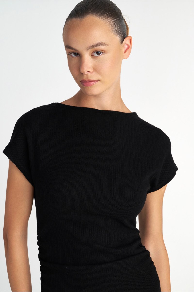 ΚΟΝΤΟΜΑΝΙΚΟ ΜΙΝΤΙ ΦΟΡΕΜΑ ΣΕ ΣΤΕΝΗ ΓΡΑΜΜΗ-25834150-110