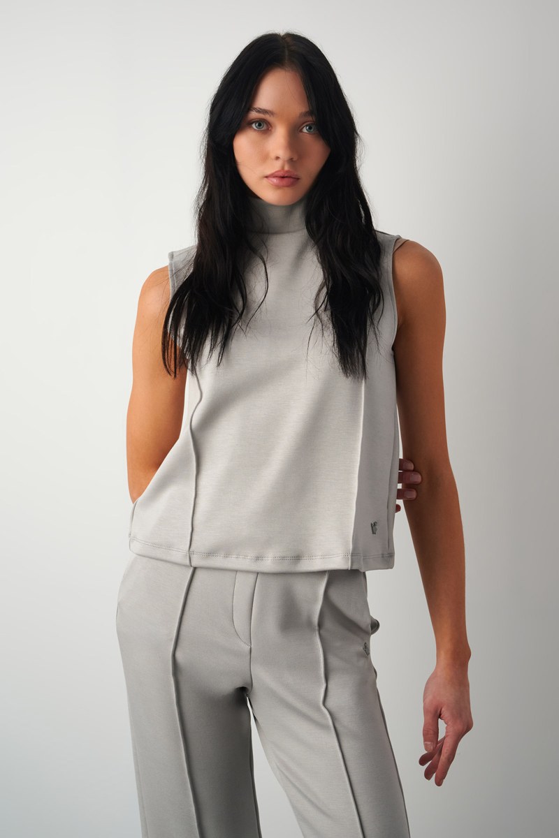 SOFT LIGHT TOUCH SLEEVELESS TURTLENECK TOP-25842009-200