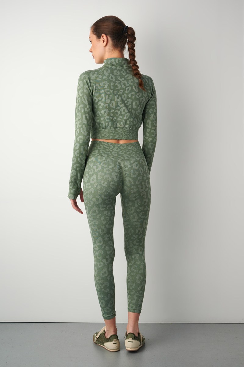 SEAMLESS ΑΘΛΗΤΙΚΗ ΚΟΝΤΗ ZAKETA ΜΕ ΛΕΠΤΟΜΕΡΕΙΑ ΣΤΟΥΣ ΑΝΤΙΧΕΙΡΕΣ-25843020-525